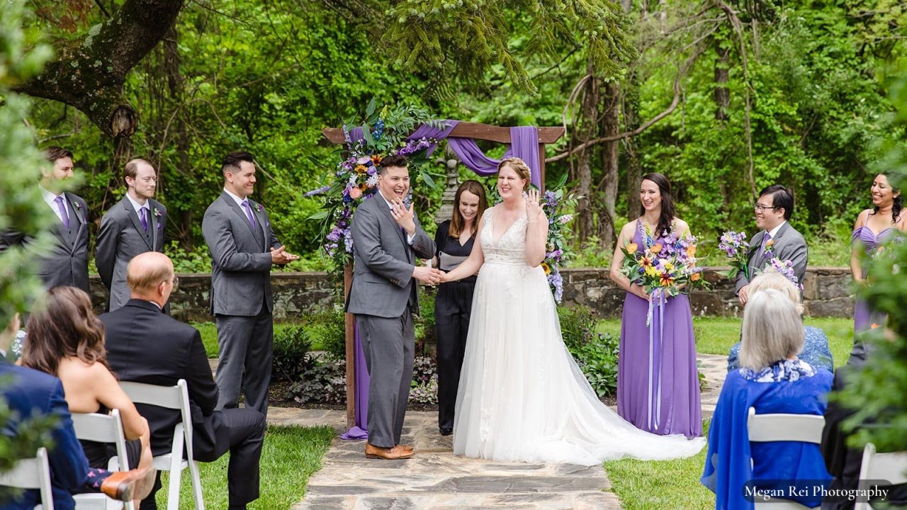 Rust Manor House wedding with lush garden in the background