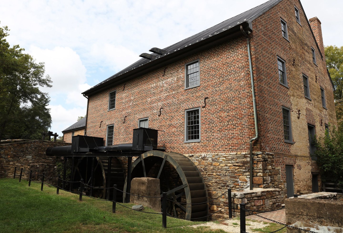 exterior of aldie mill