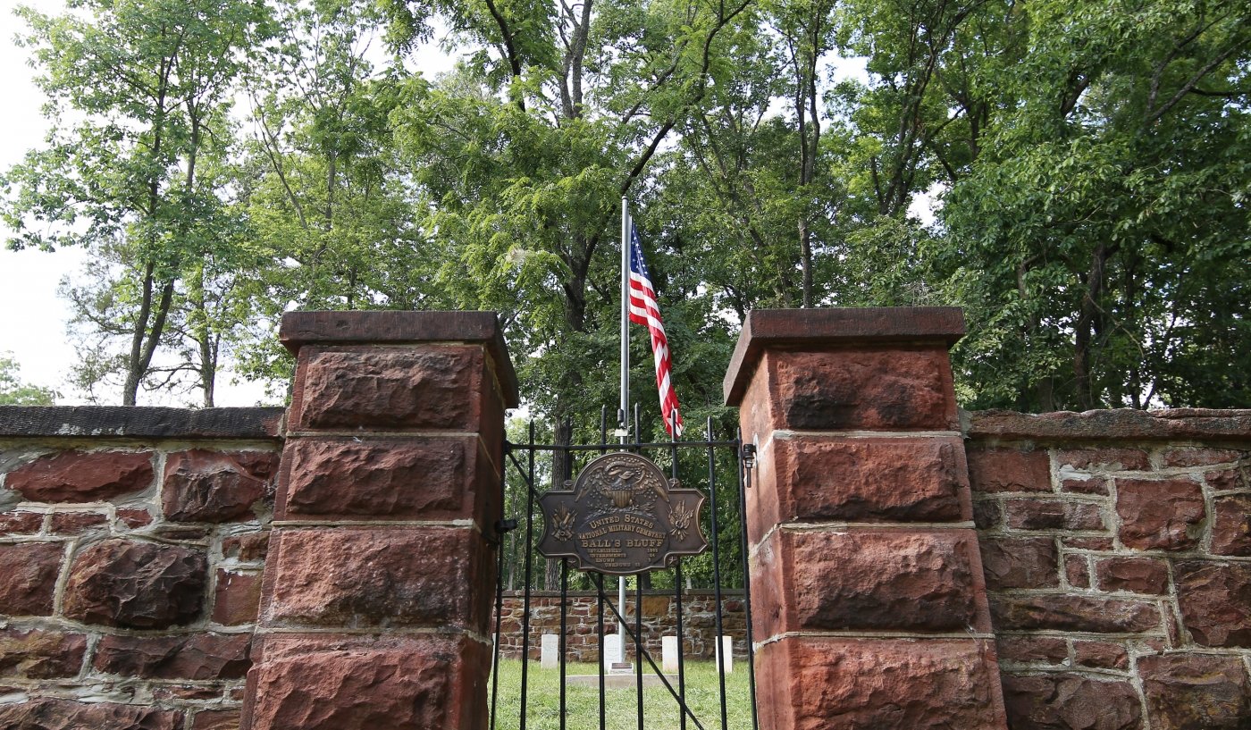 cemetery at balls bluff
